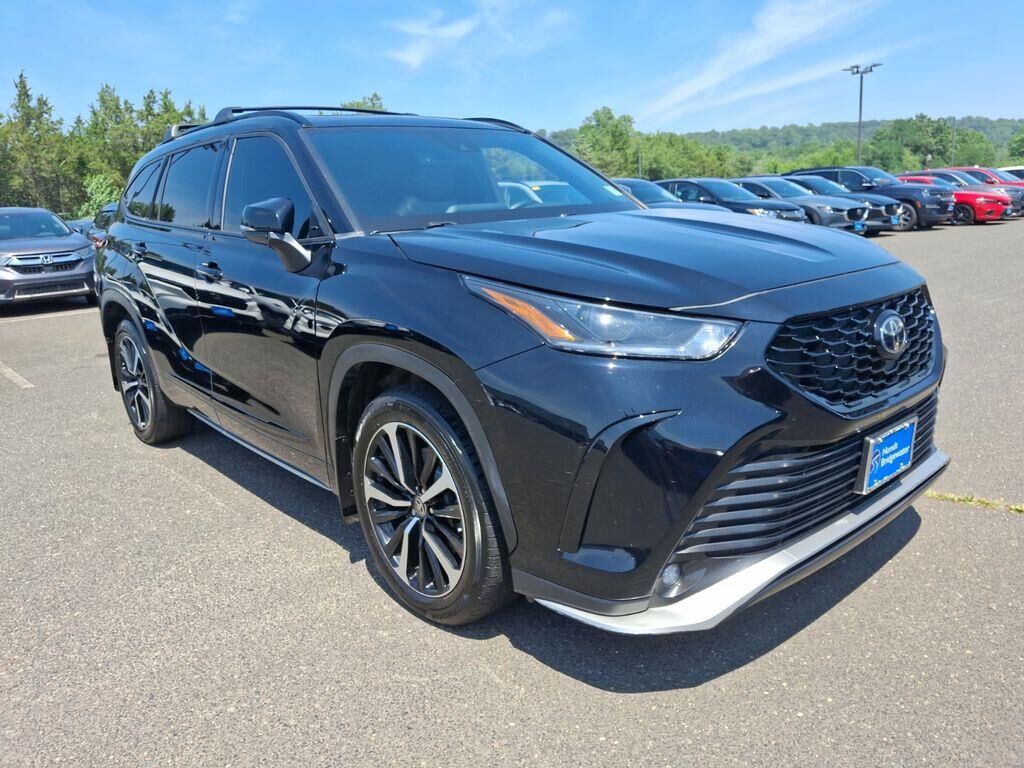 2022 Toyota Highlander XSE — photo 1 of 1