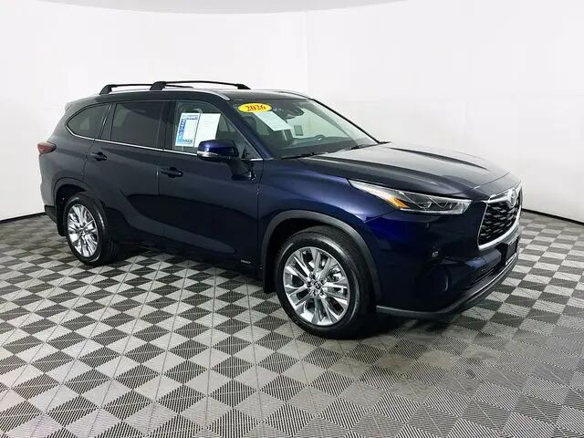 2026 Toyota Highlander Hybrid Limited — photo 1 of 13