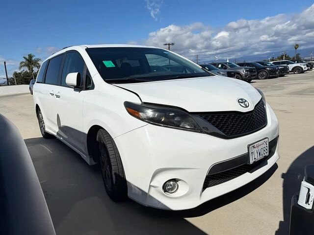2015 Toyota Sienna SE 8-Passenger