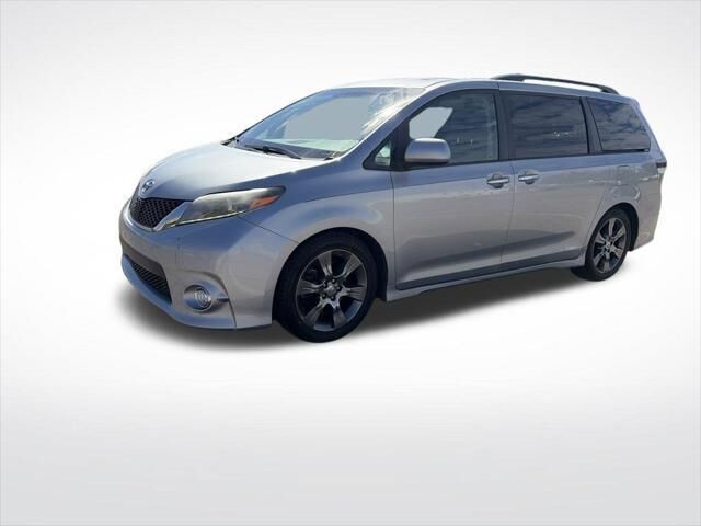 2015 Toyota Sienna SE 8-Passenger