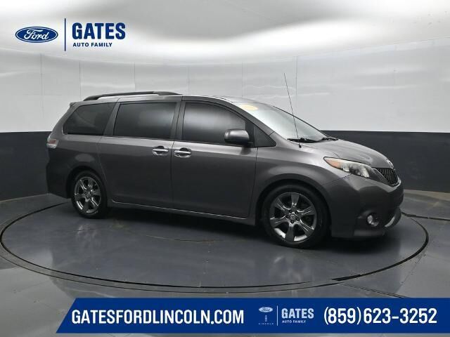 2014 Toyota Sienna SE 8-Passenger