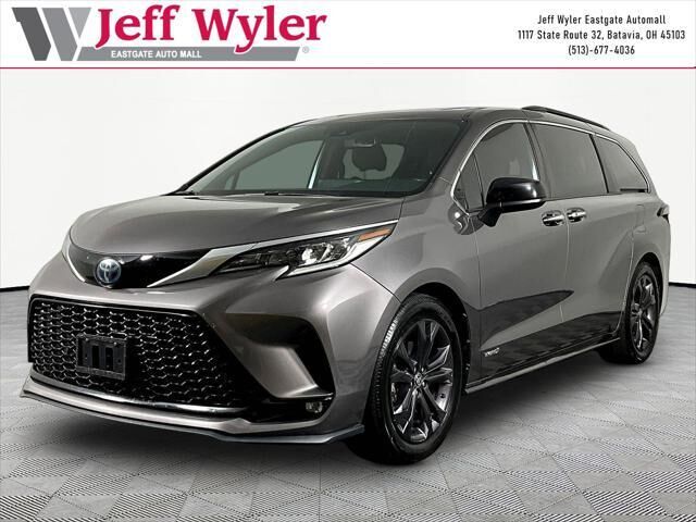 2021 Toyota Sienna XSE 7-Passenger — photo 1 of 13