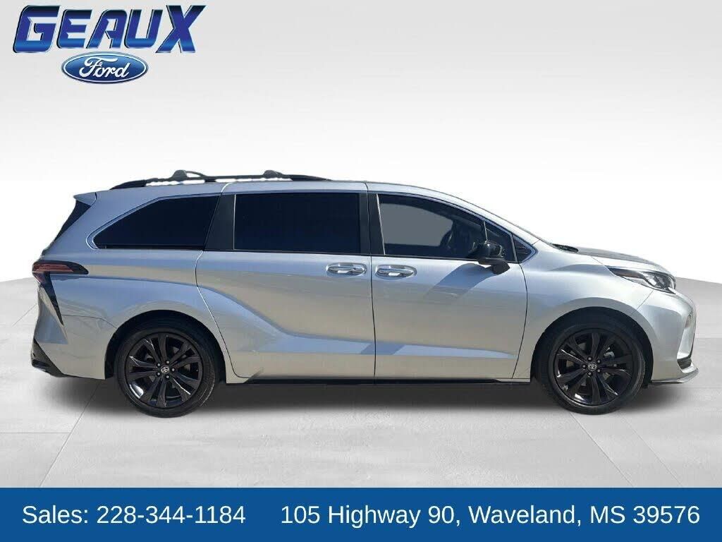 2022 Toyota Sienna XSE 7-Passenger — photo 1 of 1