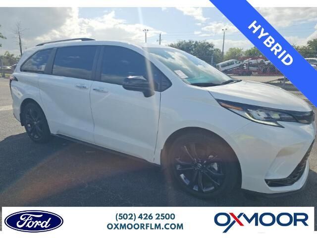 2025 Toyota Sienna XSE 7-Passenger