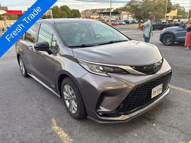 2021 Toyota Sienna XSE 7-Passenger