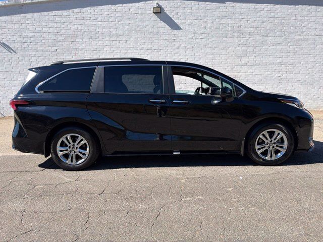 2022 Toyota Sienna XSE