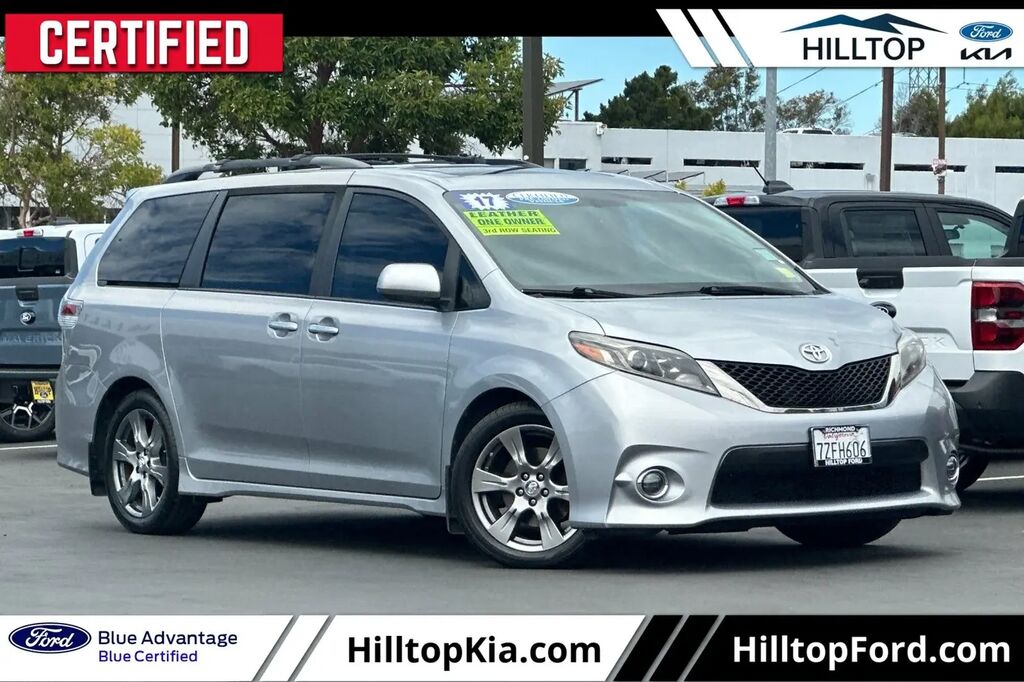 2017 Toyota Sienna SE 8-Passenger — photo 1 of 11