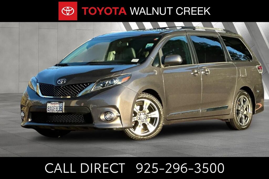 2017 Toyota Sienna SE 8-Passenger — photo 1 of 13