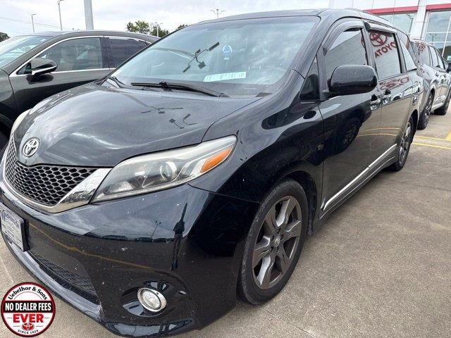 2017 Toyota Sienna SE 8-Passenger