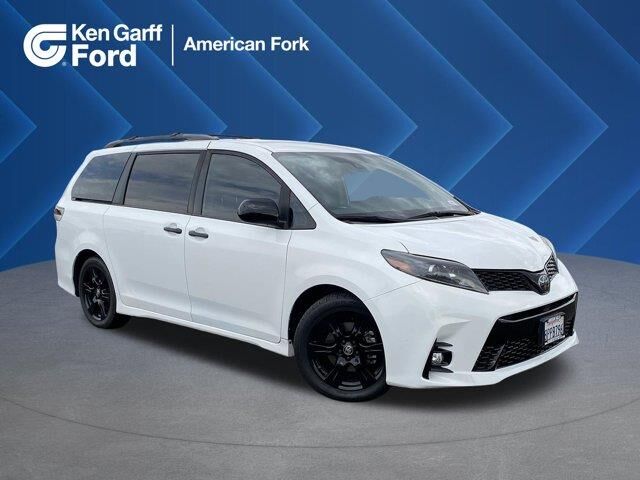 2020 Toyota Sienna SE 8-Passenger