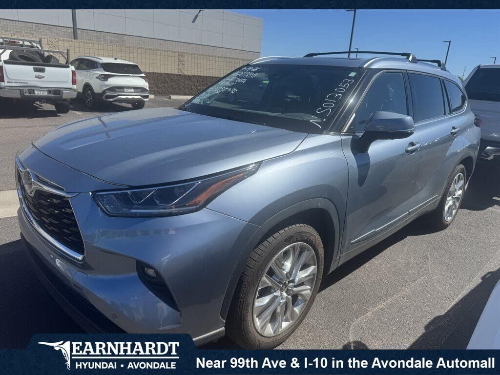 2022 Toyota Highlander Hybrid Limited — photo 1 of 1