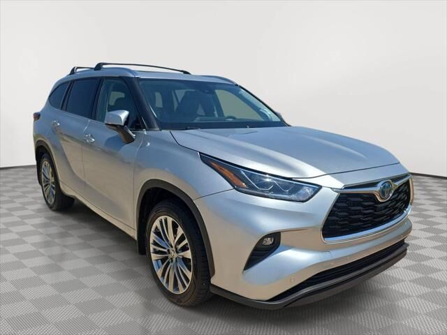 2023 Toyota Highlander Hybrid Limited — photo 1 of 26