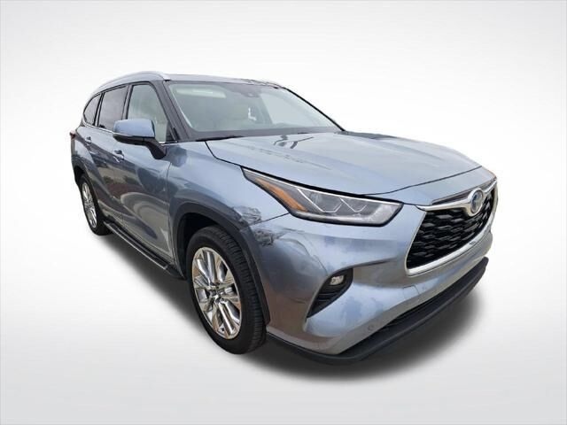 2023 Toyota Highlander Hybrid Limited — photo 1 of 13