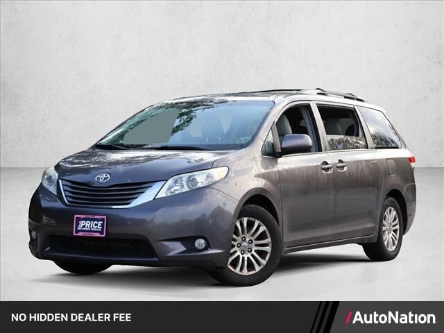 2012 Toyota Sienna XLE 7-Passenger Auto Access Seat — photo 1 of 40