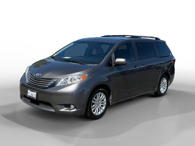 2015 Toyota Sienna XLE 7-Passenger Auto Access Seat
