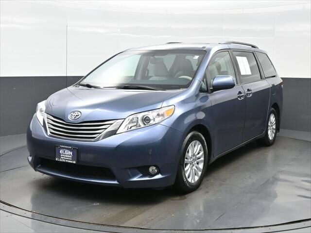 2014 Toyota Sienna XLE 7-Passenger Auto Access Seat