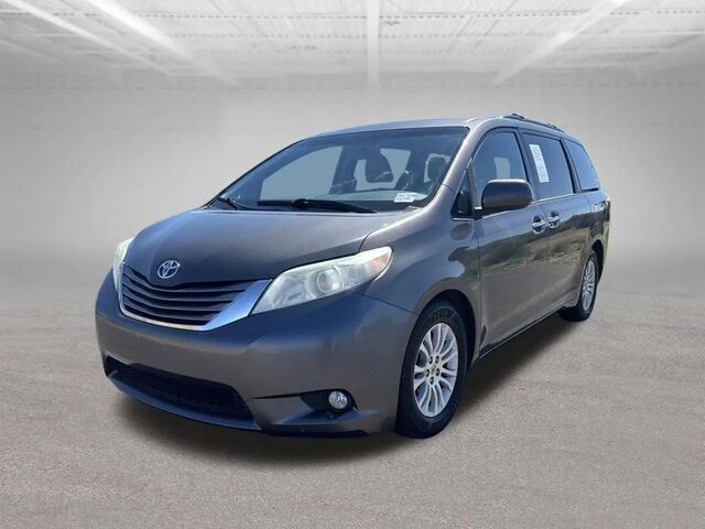 2015 Toyota Sienna XLE 7-Passenger Auto Access Seat