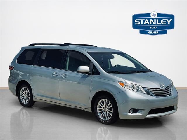 2015 Toyota Sienna XLE 7-Passenger Auto Access Seat — photo 1 of 10