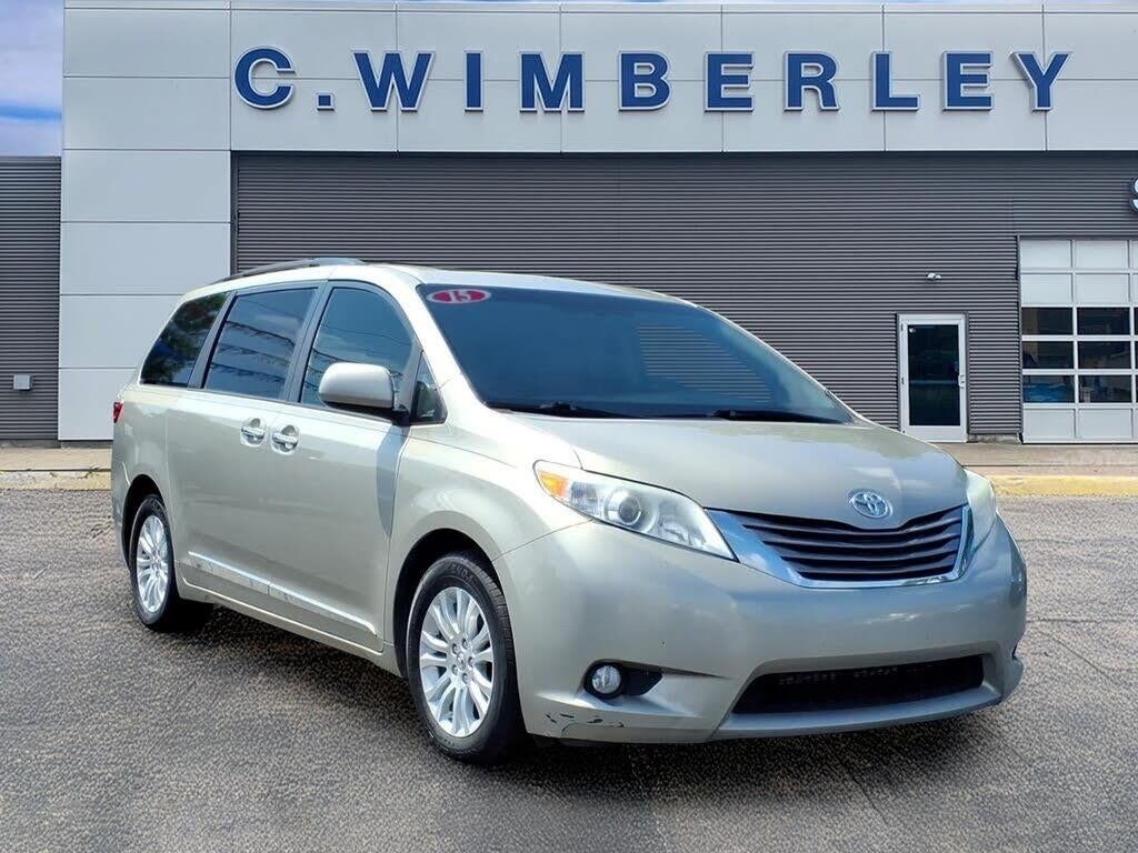 2015 Toyota Sienna XLE 7-Passenger Auto Access Seat — photo 1 of 1