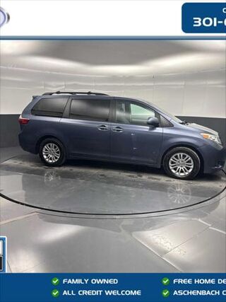 2016 Toyota Sienna XLE 7-Passenger Auto Access Seat
