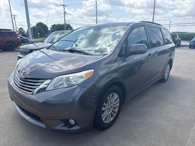 2013 Toyota Sienna XLE 7-Passenger Auto Access Seat