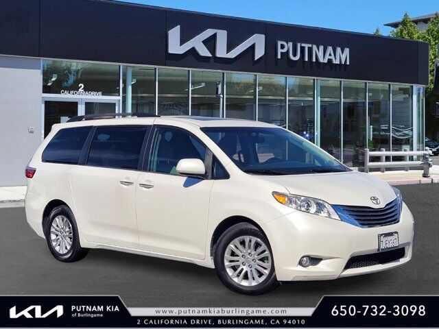 2015 Toyota Sienna XLE 7-Passenger Auto Access Seat
