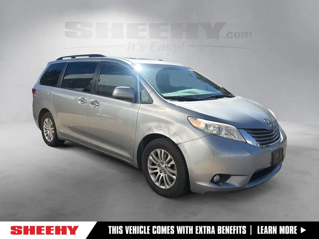 2015 Toyota Sienna XLE 7-Passenger Auto Access Seat — photo 1 of 13