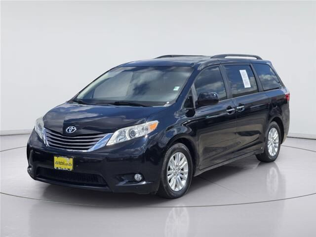 2015 Toyota Sienna XLE 7-Passenger Auto Access Seat