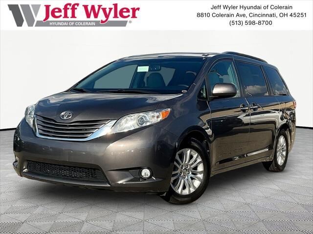 2015 Toyota Sienna XLE 7-Passenger Auto Access Seat