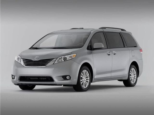 2013 Toyota Sienna XLE 7-Passenger Auto Access Seat