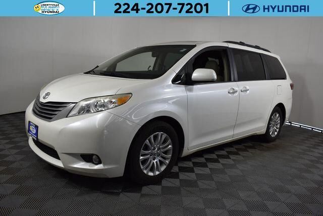 2015 Toyota Sienna XLE 7-Passenger Auto Access Seat