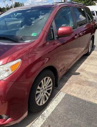 2015 Toyota Sienna XLE Premium 8-Passenger