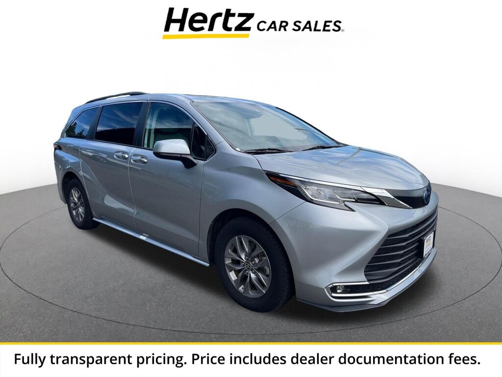 2023 Toyota Sienna XLE — photo 1 of 13