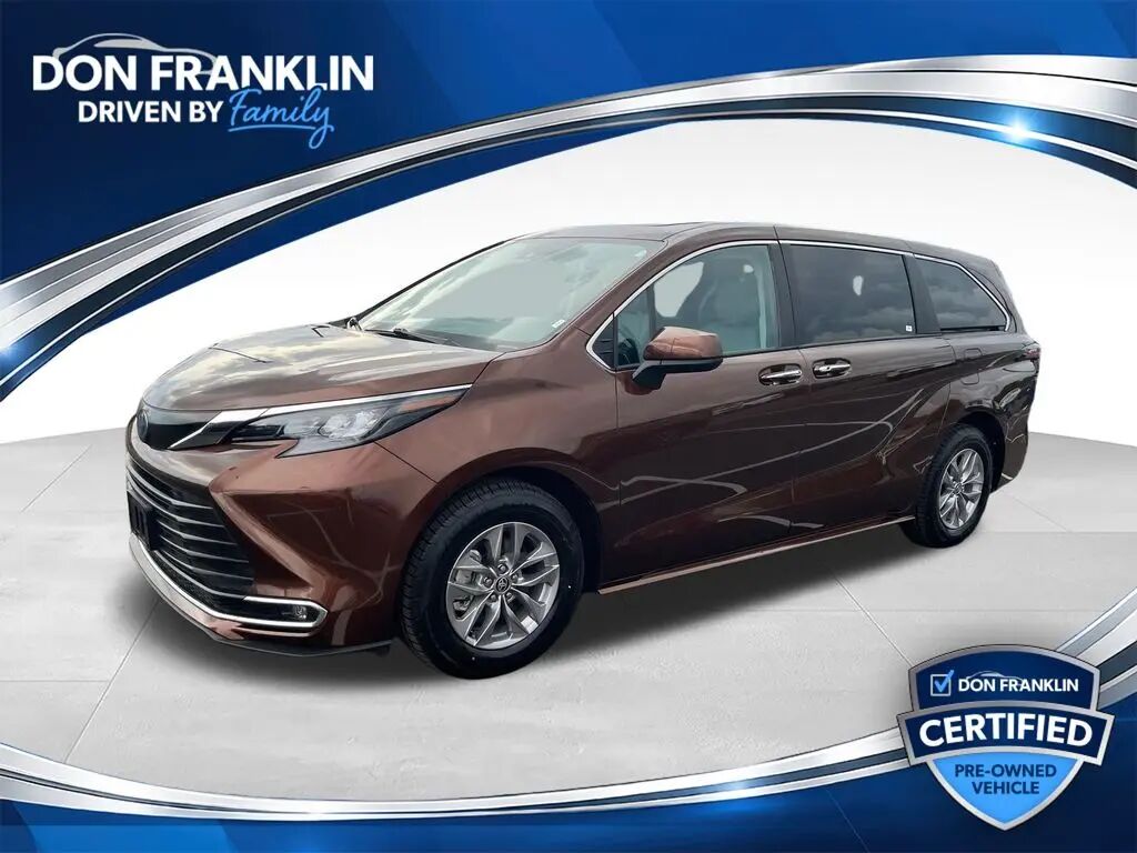 2024 Toyota Sienna XLE 8-Passenger — photo 1 of 14