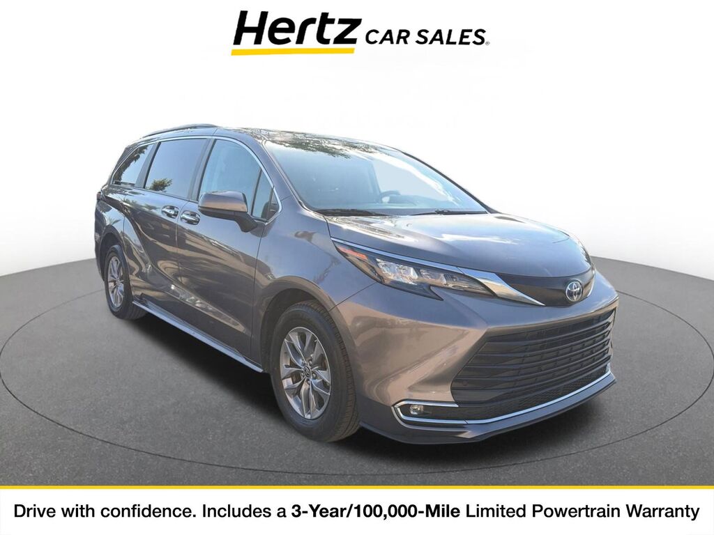2024 Toyota Sienna XLE — photo 1 of 11