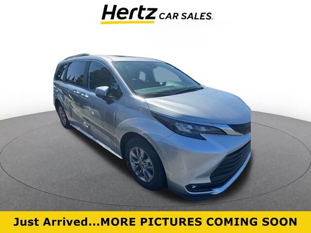2025 Toyota Sienna XLE