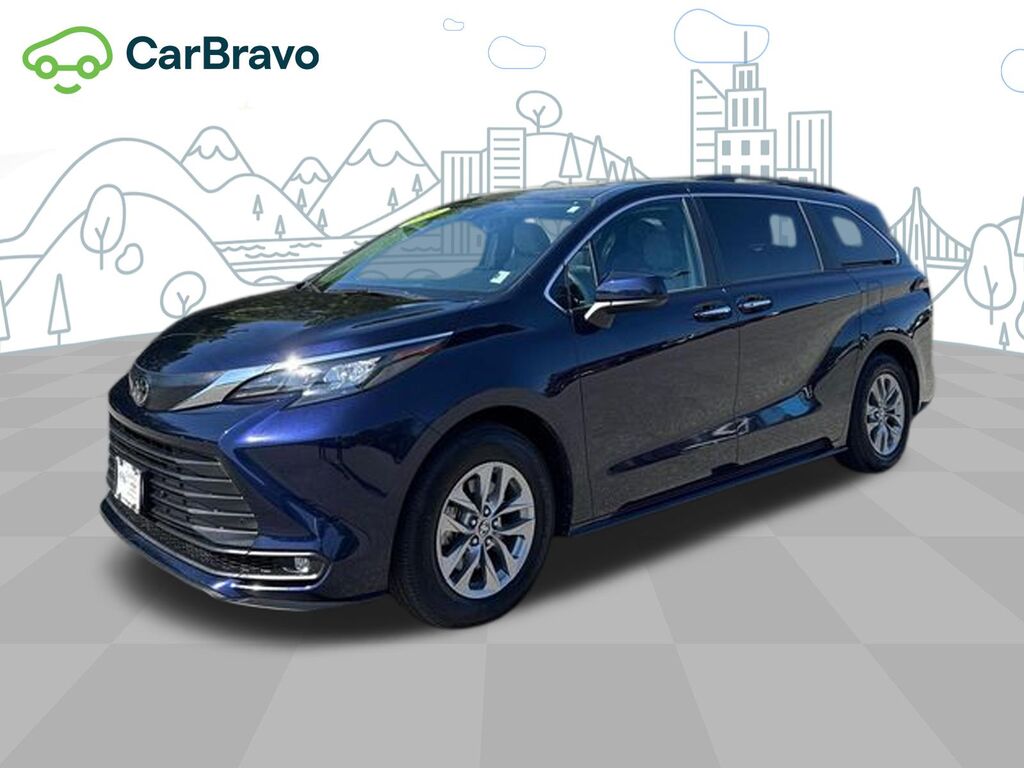 2026 Toyota Sienna XLE — photo 1 of 7