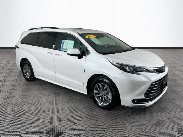 2026 Toyota Sienna XLE 8-Passenger