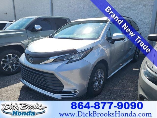 2021 Toyota Sienna XLE 7-Passenger