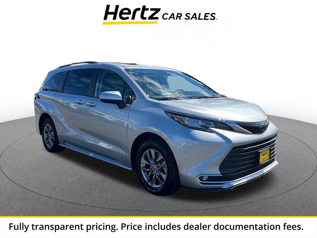 2023 Toyota Sienna XLE — photo 1 of 13