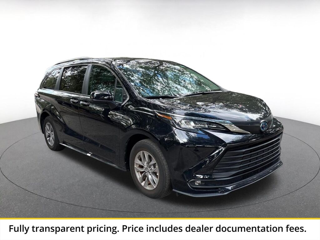 2025 Toyota Sienna XLE — photo 1 of 1