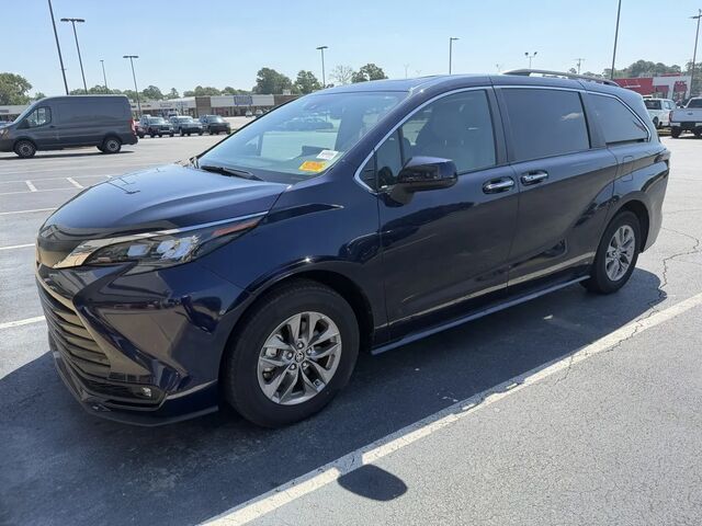 2025 Toyota Sienna XLE 8-Passenger