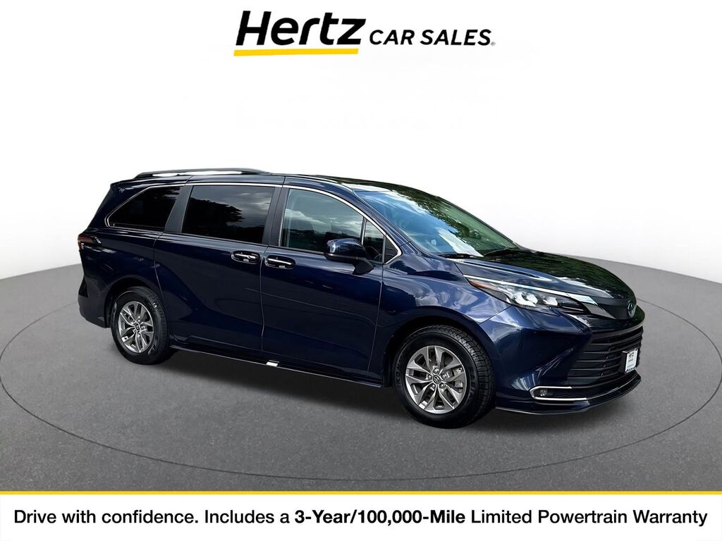 2024 Toyota Sienna XLE — photo 1 of 11