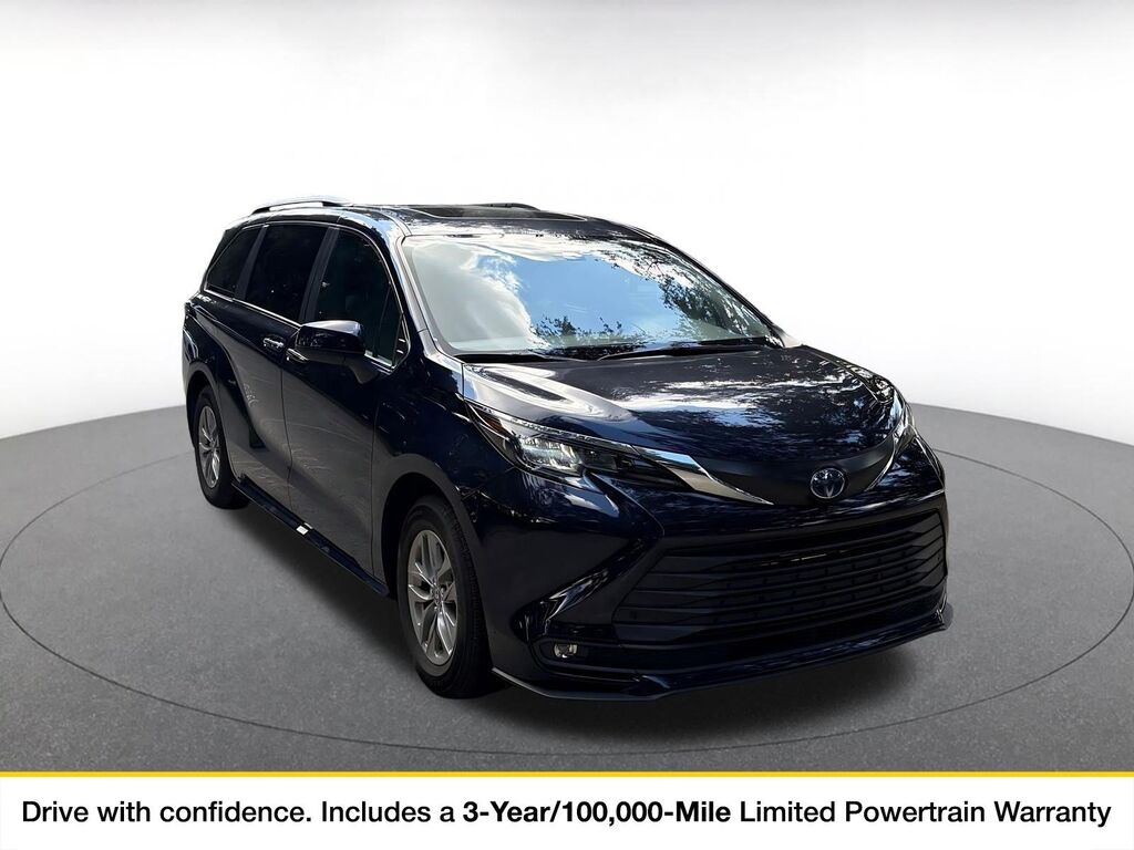 2025 Toyota Sienna XLE — photo 1 of 11
