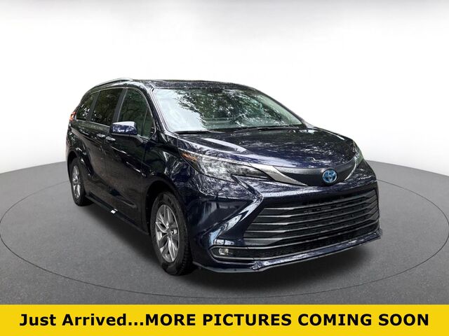 2025 Toyota Sienna XLE