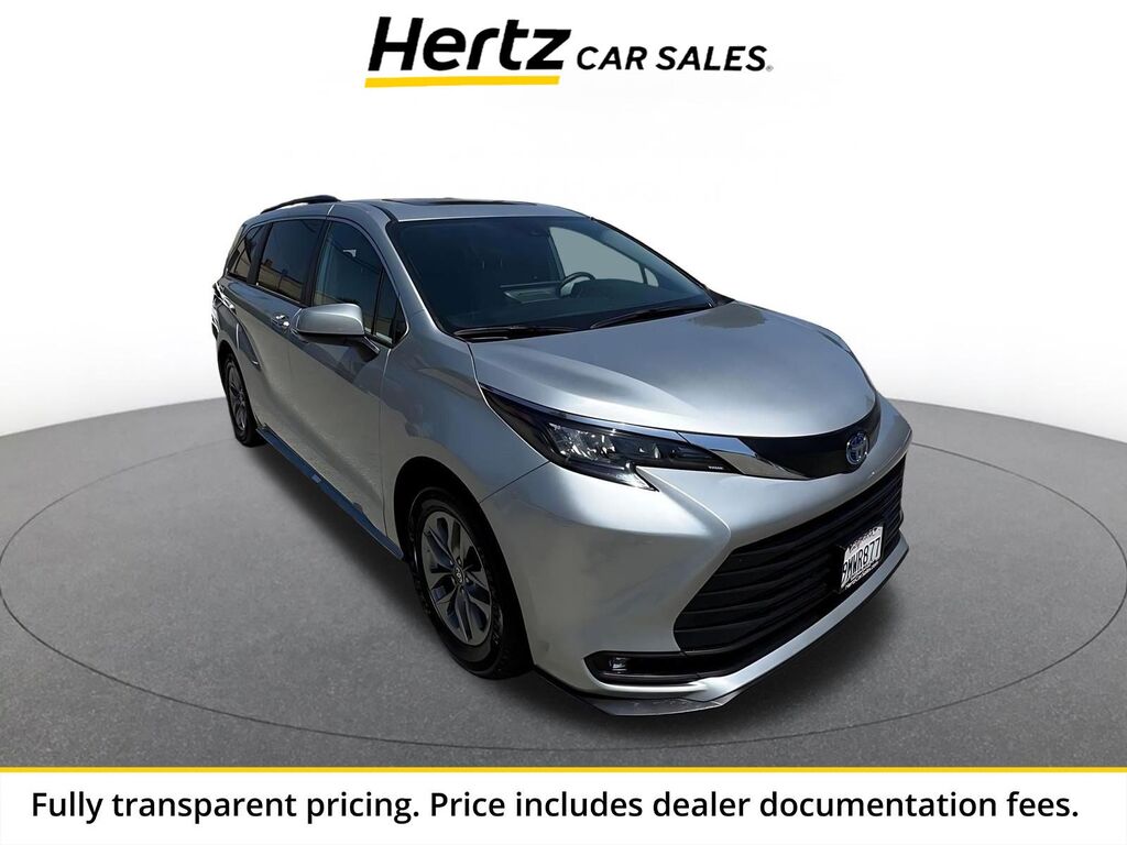 2025 Toyota Sienna XLE — photo 1 of 1