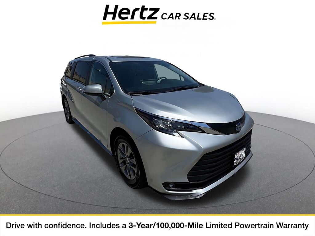2025 Toyota Sienna XLE — photo 1 of 11
