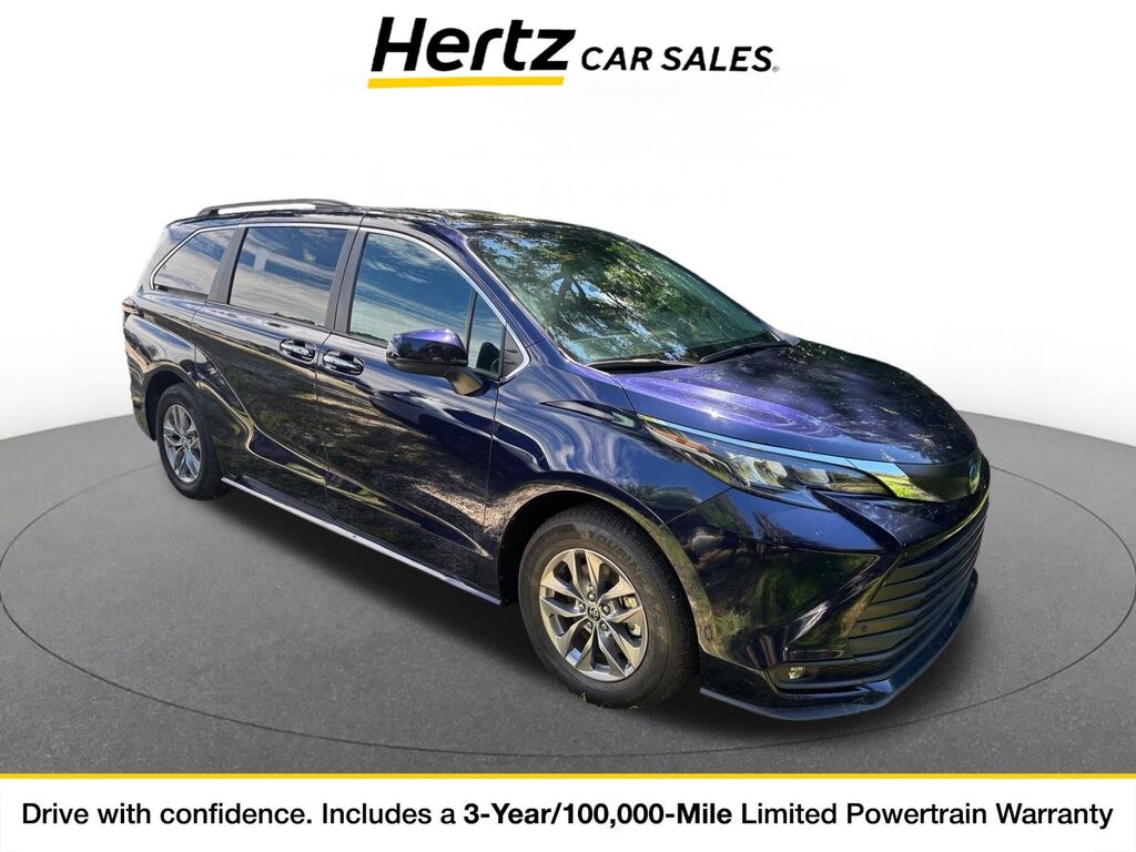 2025 Toyota Sienna XLE — photo 1 of 11