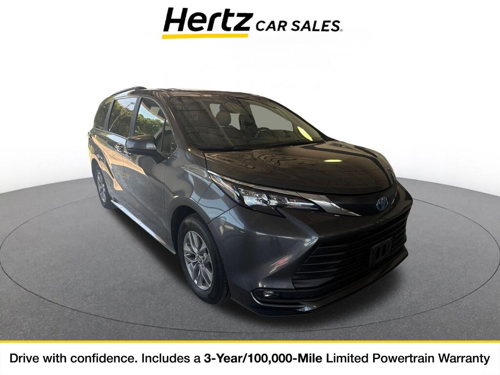 2025 Toyota Sienna XLE — photo 1 of 11