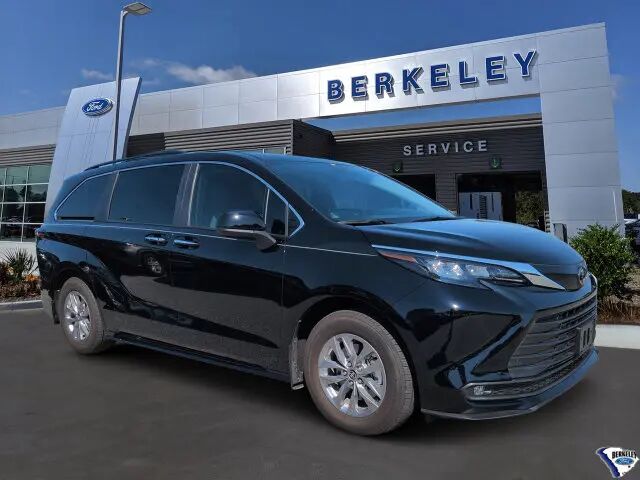 2026 Toyota Sienna XLE 7-Passenger